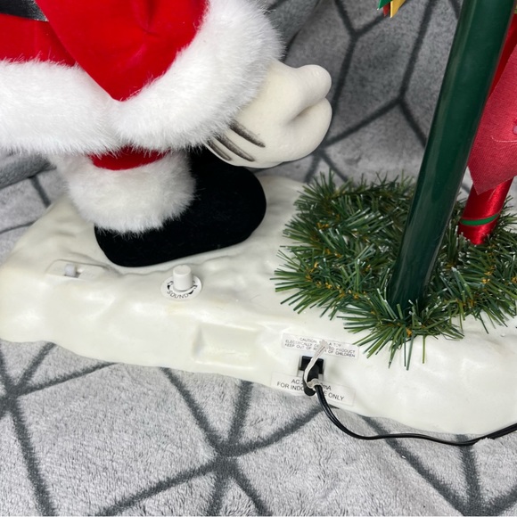 90s Disney Holiday Animatronic Mickey Mouse ‘Christmas at our House’ 1995 Telco - Picture 8 of 11